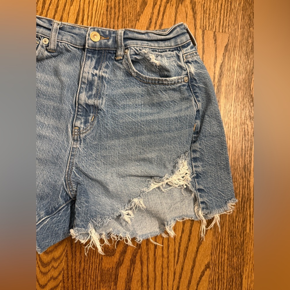 American Eagle Outfitters Light Blue Distressed Denim Shorts - Picture 2 of 8